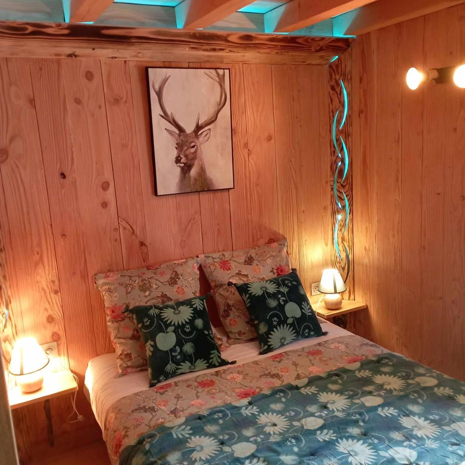 A La Cabane Des Bois Dessus Tiny Gite Alligny-en-Morvan 外观 照片
