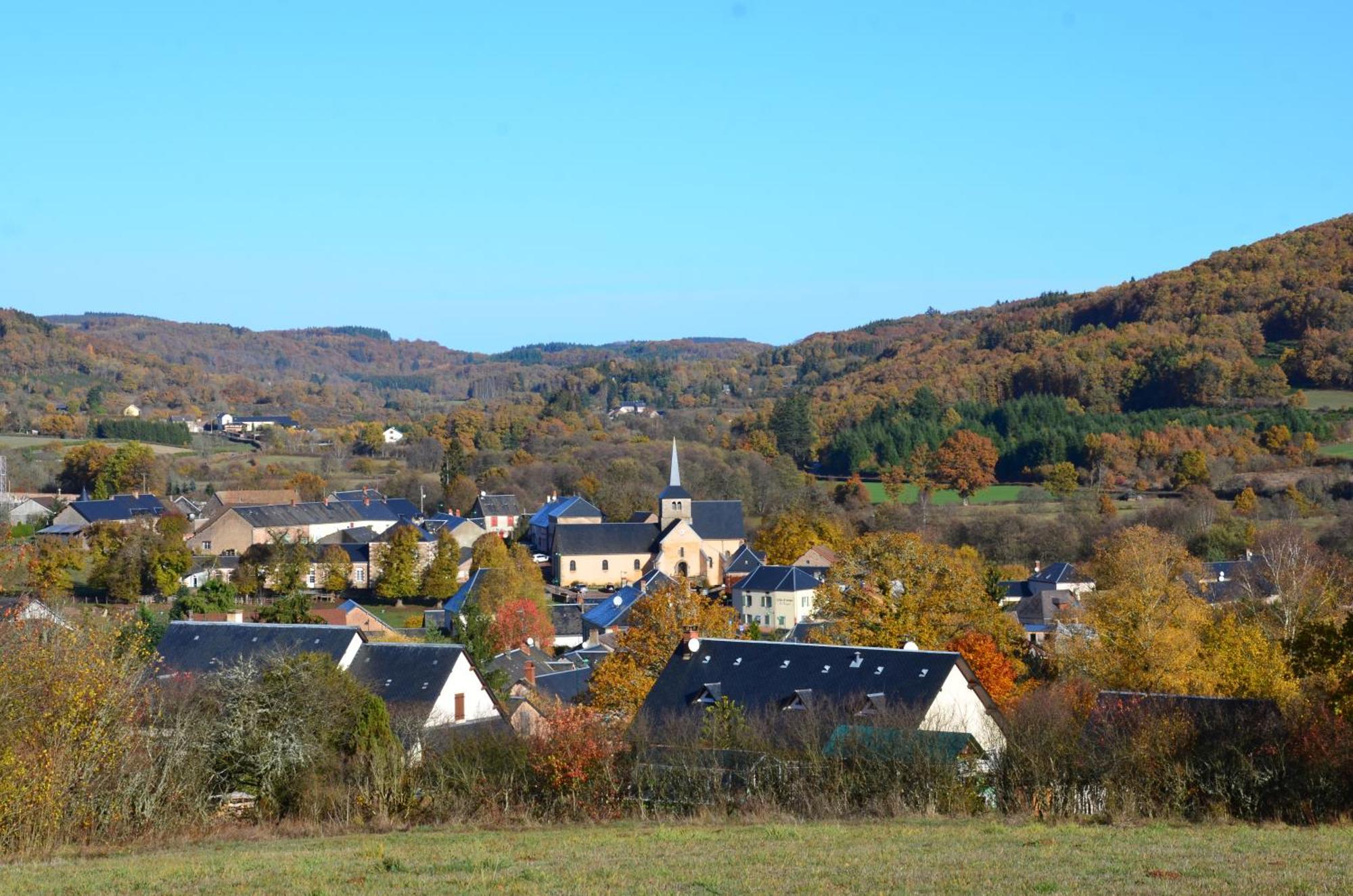 A La Cabane Des Bois Dessus Tiny Gite Alligny-en-Morvan 外观 照片